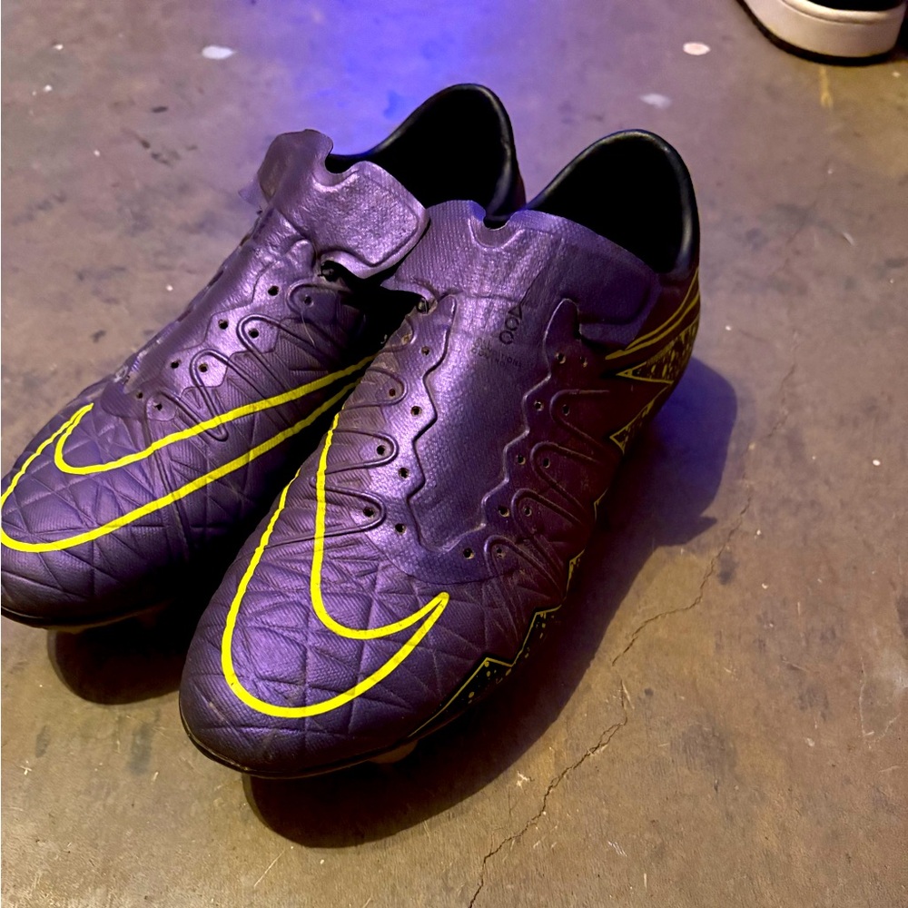nike hypervenom soccer cleats very good condition